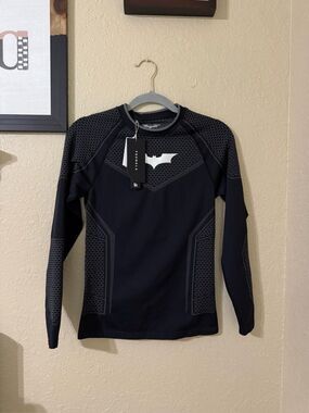 New Men’s YoungLa Batman Compression Long Sleeve Size Medium Black Silver 8004
